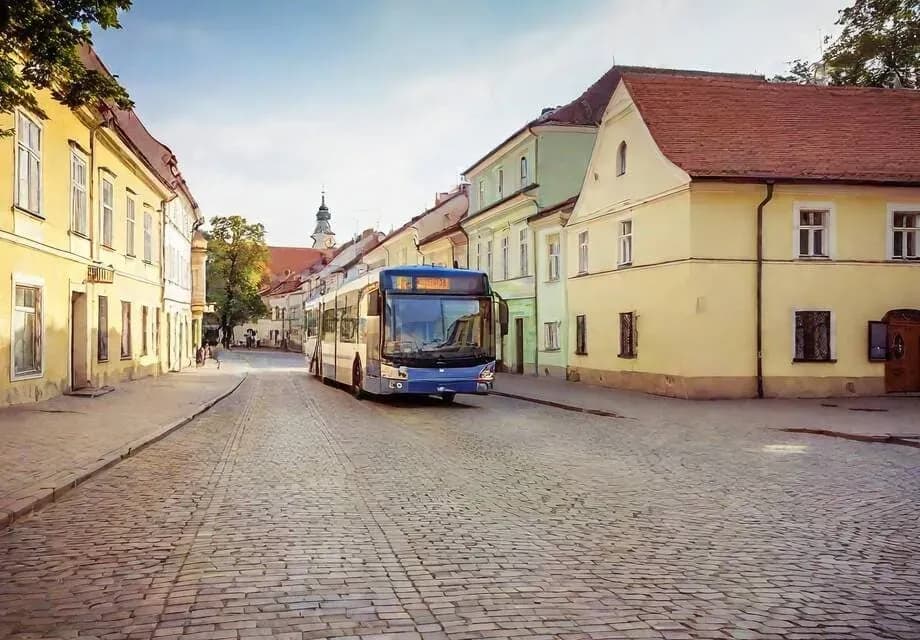 Czy kursuje autobus Białystok Kołobrzeg? Sprawdź rozkład i czas podróży