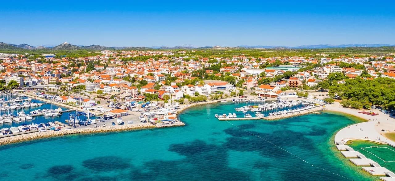 Odkryj atrakcje w Vodicach w Chorwacji, które Cię zaskoczą