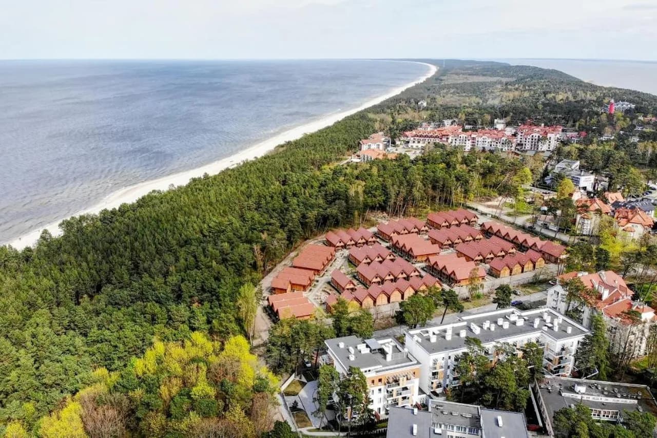 Ile mieszkańców ma Krynica Morska? Zaskakujące dane demograficzne