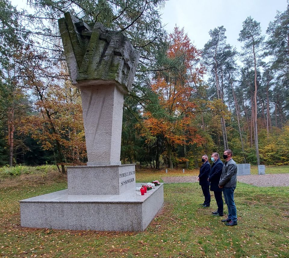 Poseł Jarosław Rzepa odwiedził Cmentarz Jeńców Wojennych w Sosnowicach