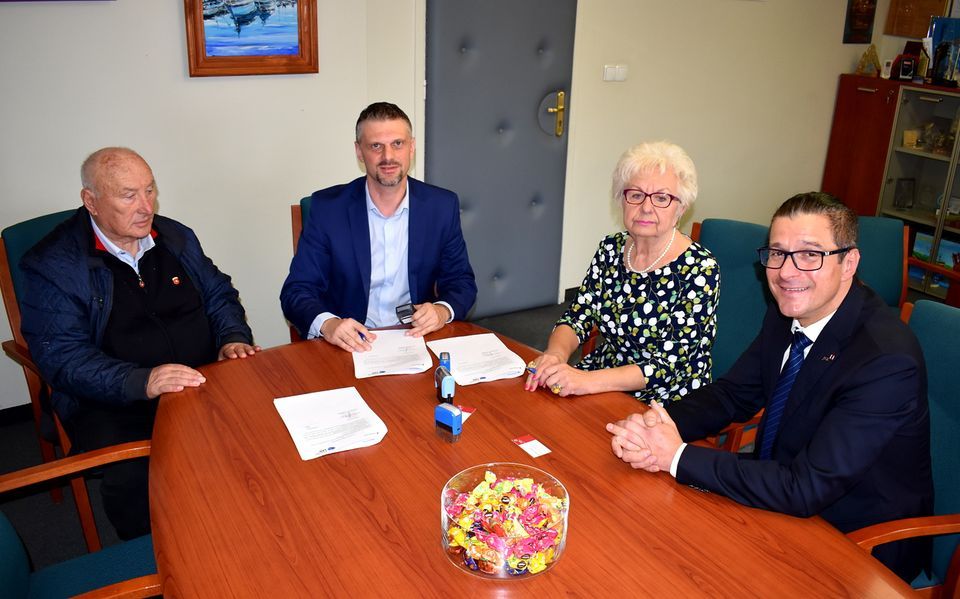 Umowa na przebudowę ulicy Spacerowej w Łukęcinie podpisana