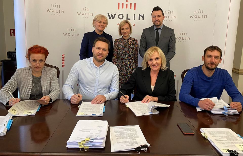 Umowa na budowę świetlic w Koniewie i Kodrąbku podpisana