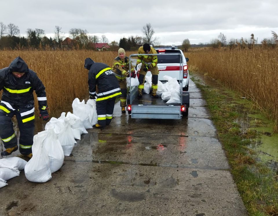 Strażacy walczyli z wysokim poziomem wody w Płastkowie i Kretlewie